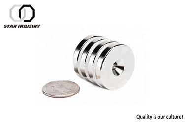 D15 × 2mm स्थायी काउंटरसंक मैग्नेट छेद के साथ फ्लैट गोल चुंबक
